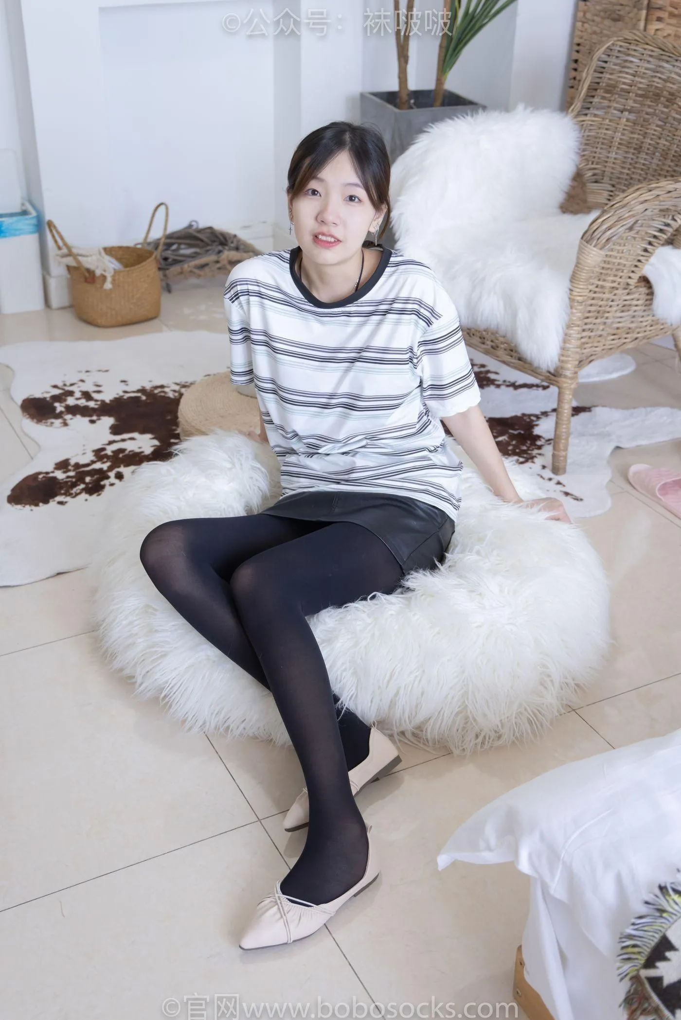 [BoBoSocks袜啵啵]NO.029 小甜豆-平底鞋、厚黑丝、厚肉丝、踩饼干剧情 [144P]插图5